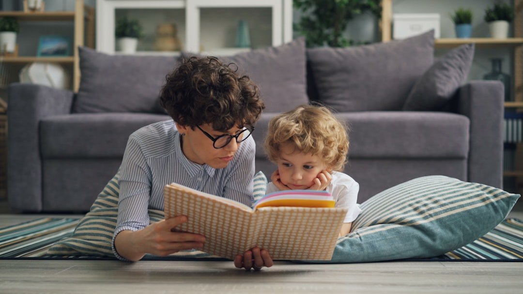 Photo Family Reading